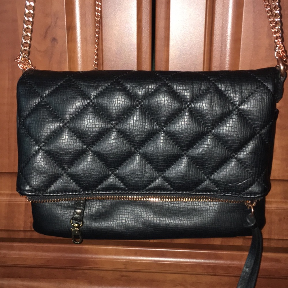 Black shoulder bag with rose gold chain
